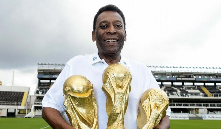 The football King Pele died after dealing with cancer. (1)