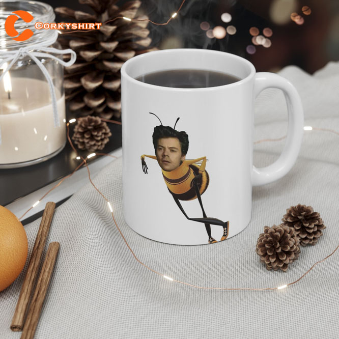 https://images.corkyshirt.com/wp-content/uploads/2023/02/Harry-Styles-Bee-Movie-Mug-Funny-Gift-2.jpg