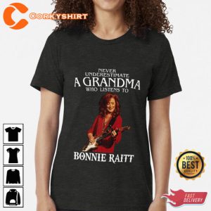 Vintage Never Underestimate A Woman Who Listens to Bonnie Raitt T-Shirt