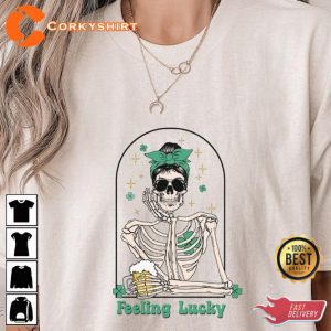 Feeling Lucky St Patricks Day Irish Skeleton Hand Unisex T-Shirt