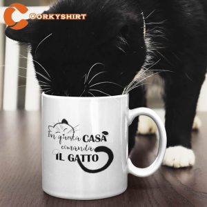 In This House The Cat Commands Il Gatto Mug