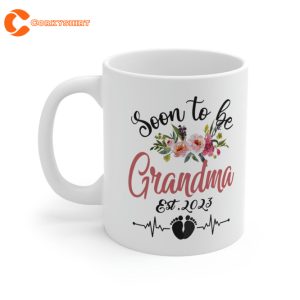Soon To Be Grandma Est 2023 Floral Pregnancy Announcement Mug 1