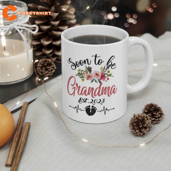 Soon To Be Grandma Est 2023 Floral Pregnancy Announcement Mug