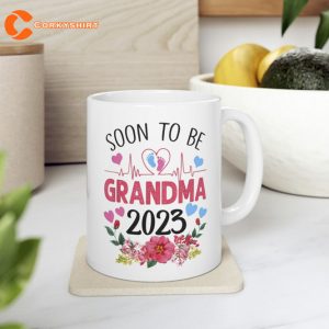 Soon To Be Grandma Est 2023 Mothers Day First Time Grandma Mug 2