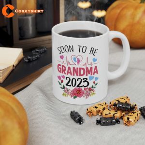 Soon To Be Grandma Est 2023 Mothers Day First Time Grandma Mug 3