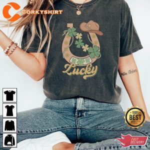 St Patricks Day Western Lucky Horseshoe Cowgirl Unisex T-Shirt