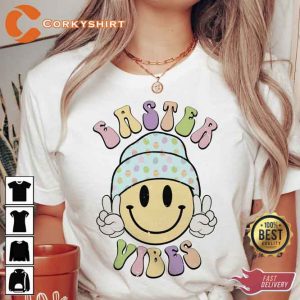 Happy Easter Day Smiley Face Easter Vibes Gift for Holiday Sweatshirt (1)