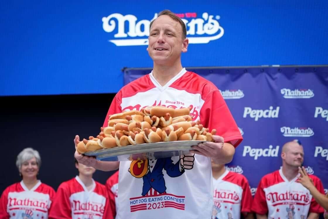 Joey Chestnut Sets Record with 16 Consecutive Wins at Nathan's Hot Dog Eating Contest (2)