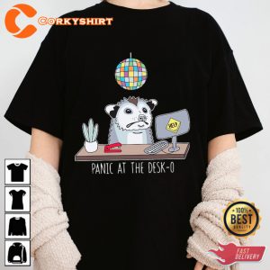 Panic At The Desk Possum Funny Internet Meme T-shirt
